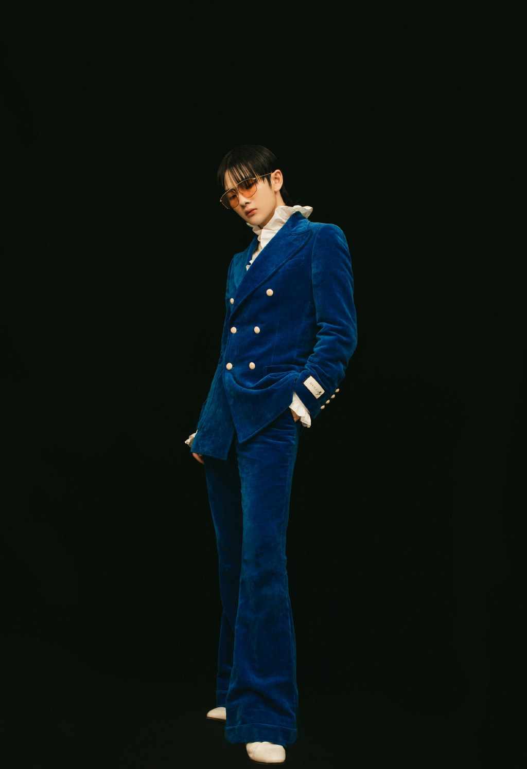 周震南芭莎男士实体刊封面,周震南绿色外套搭配