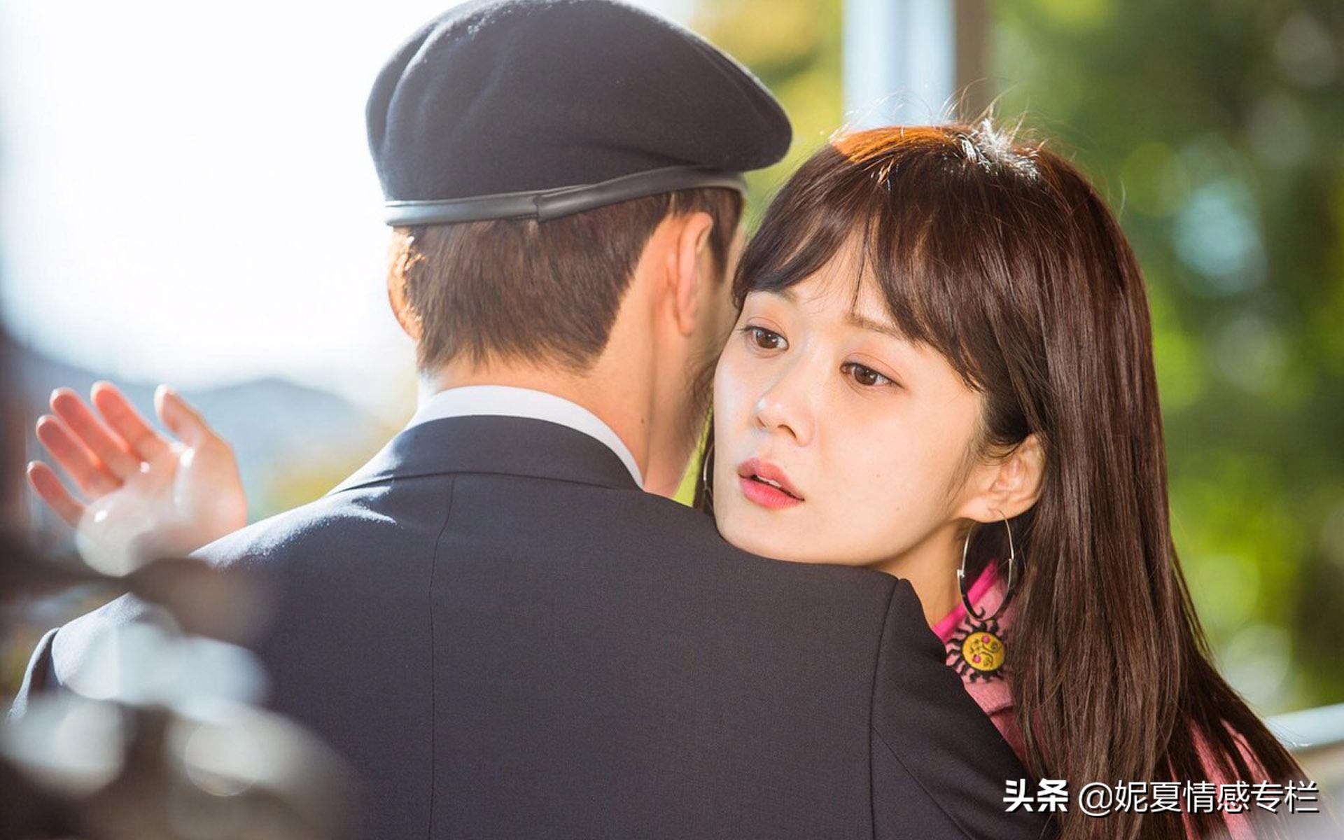 丈夫深夜发病妻子热心救助,丈夫突发疾病妻子报警求助