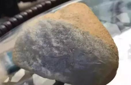 翡翠原石雕刻的精品,翡翠原石如何雕刻价值最大