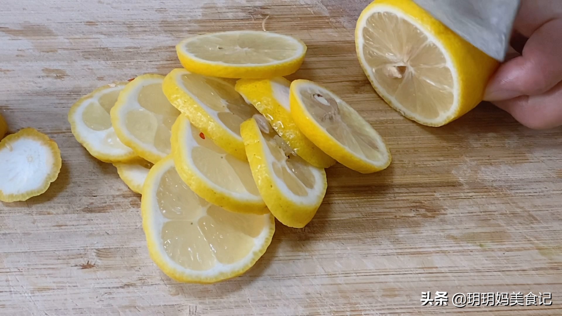 柠檬脱骨泡椒鸡爪正确好吃的做法,柠檬泡椒鸡爪最正宗的做法摆摊