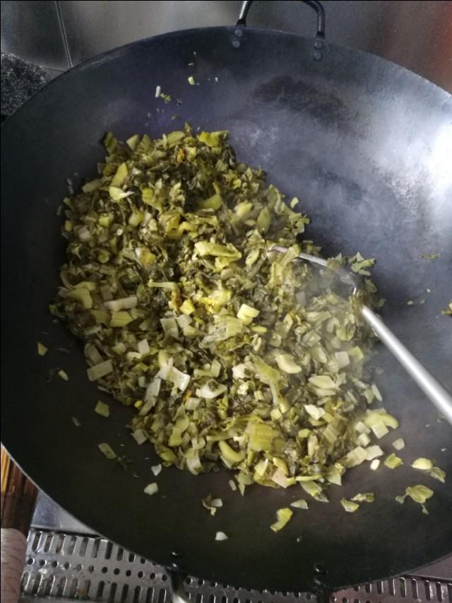 酸菜焖鸭子做法,酸菜鸭的做法大全家常菜