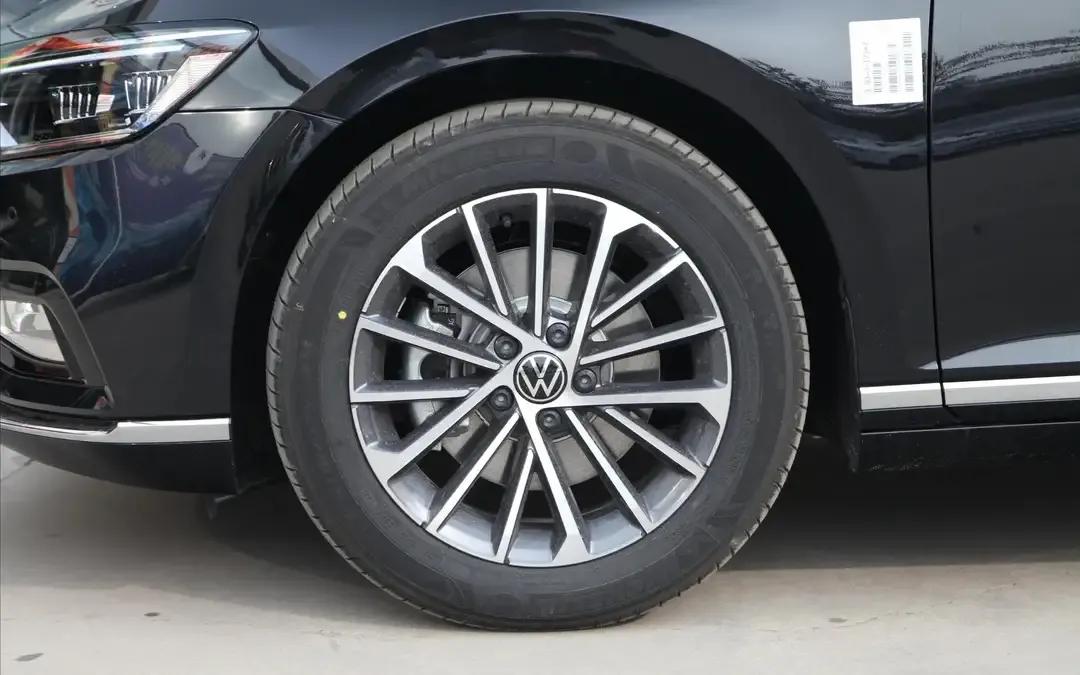 天籁与迈腾哪个质量好,红旗和迈腾哪个质量好