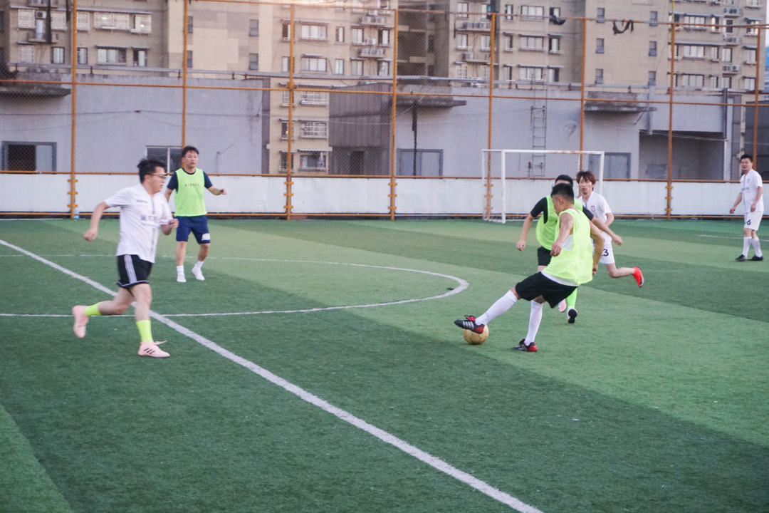 绿茵足球点亮梦想,绿茵点亮梦想足球伴我成长