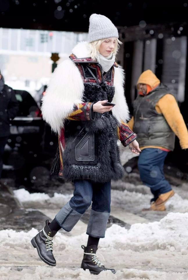 适合穿长靴子的冬天穿搭,今年秋冬这样穿轻松显高又藏肉