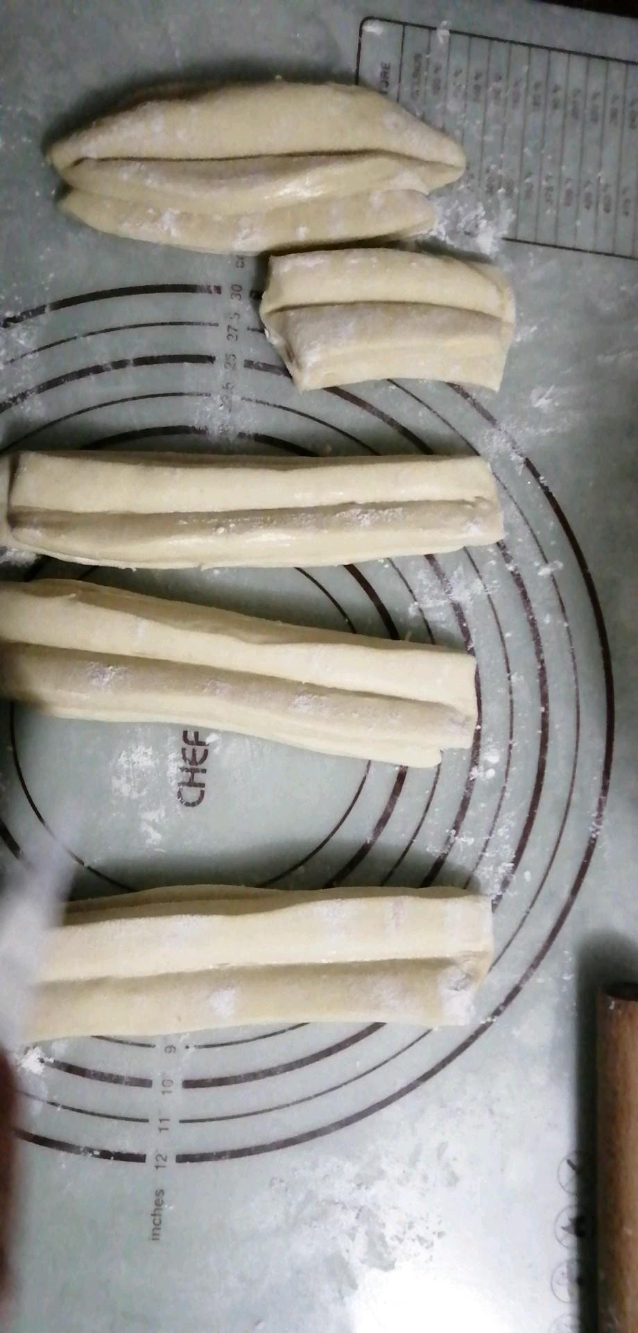 家庭炸油条简单好吃的方法,在家炸油条最简单的做法