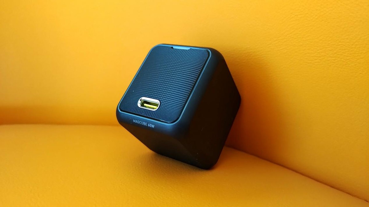 充电效率飞彪，体积小到逆天竟然还比苹果原充小60%AOHi65W体验