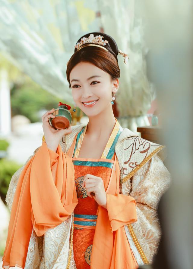 吴谨言穿唐装跳舞,吴谨言唐装