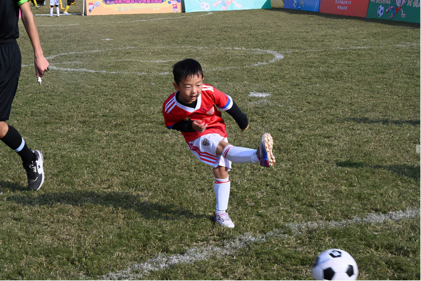 市少儿足球联赛圆满举办,乐山幼儿足球联赛
