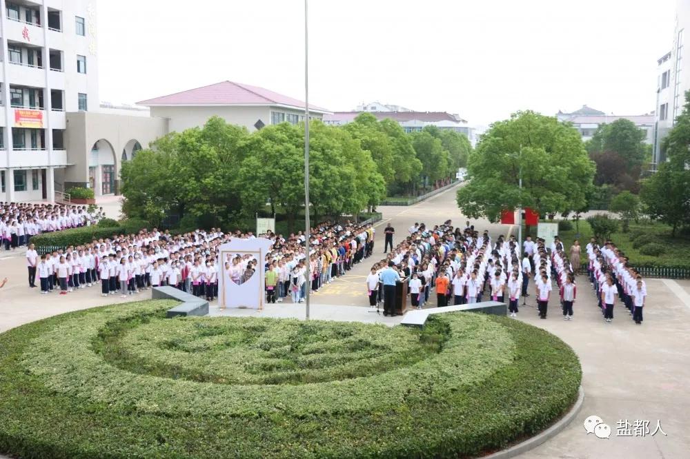 现场直击开学的视频,开学第一课现场直击