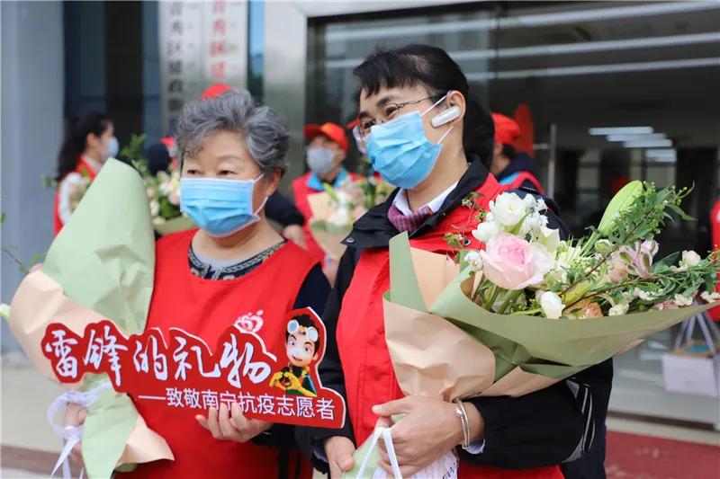 致敬深圳抗疫一线志愿者,致敬志愿者为抗疫奉献光和热