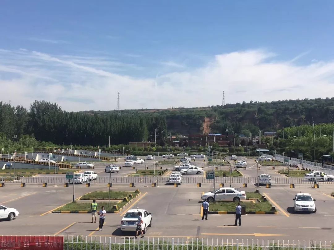 科目二爬坡溜车怎么办,科目二坡起溜车或熄火怎么办