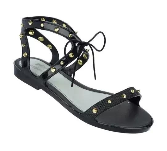 凯瑞姆、扎哈都有为梅丽莎设计过塑料鞋？没错，而且还怪好看的！