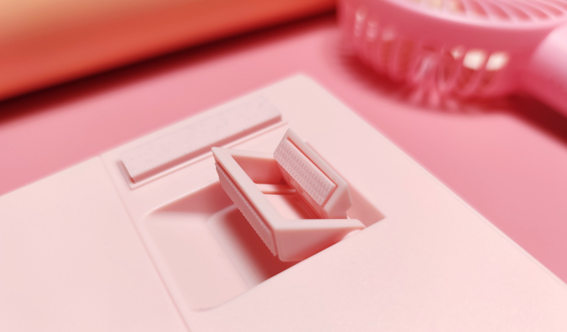 ikbcw210和黑峡谷x5选哪个好,ikbcw210无线蓝牙键盘续航测试