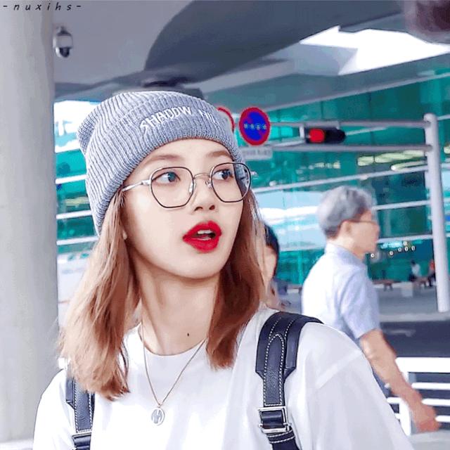 风大如何防止头发被吹乱,怎么防止头发被吹成中分