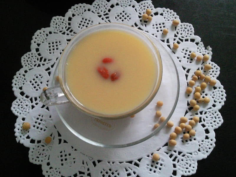 入冬后女人就要多喝它,冬天到了女孩喝点什么