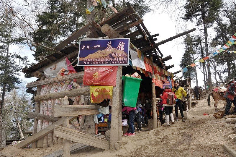 雪山脚下的雨崩村徒步,雨崩村徒步之旅