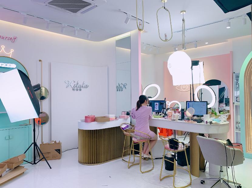 成交额突然放大上涨,成交上涨超三成