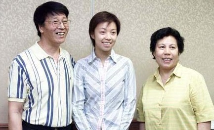 效法伏明霞嫁大20富商,老公曾和袁立同居12年,张怡宁如今怎样?