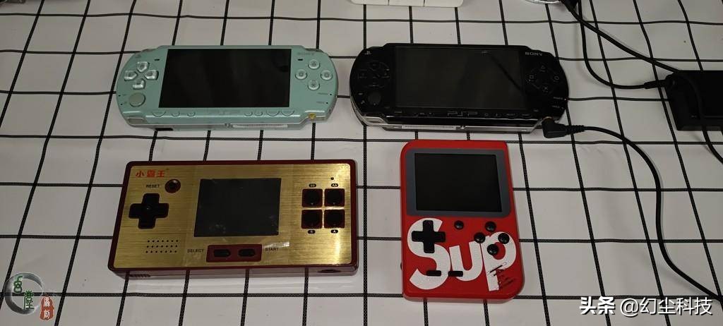 psp老式游戏掌机,收拾屋子的时候发现一个手机