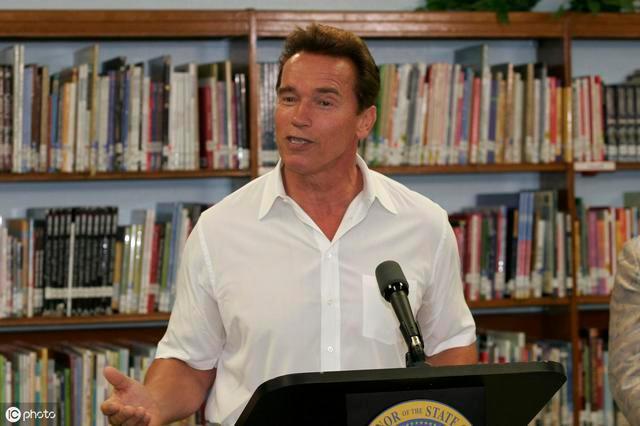 孩子上台演讲一句话说不出？家长用好这方法，300个观众都没问题