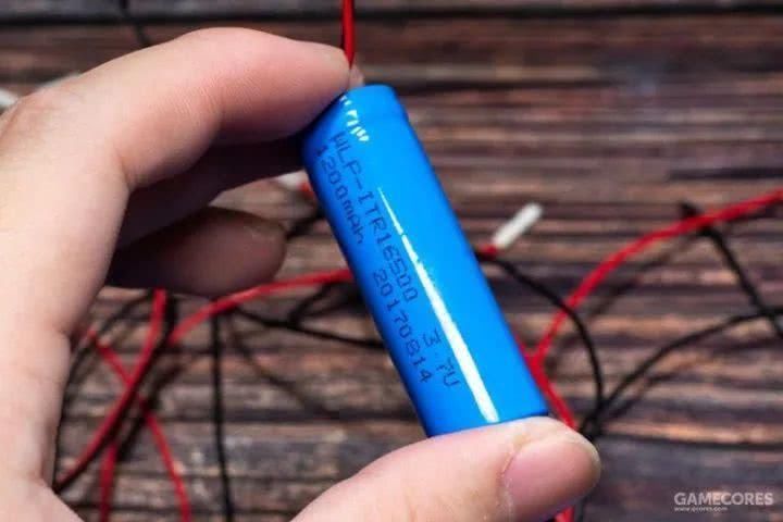 一百多块买个26年前的笔记本，我改了改，还能上网