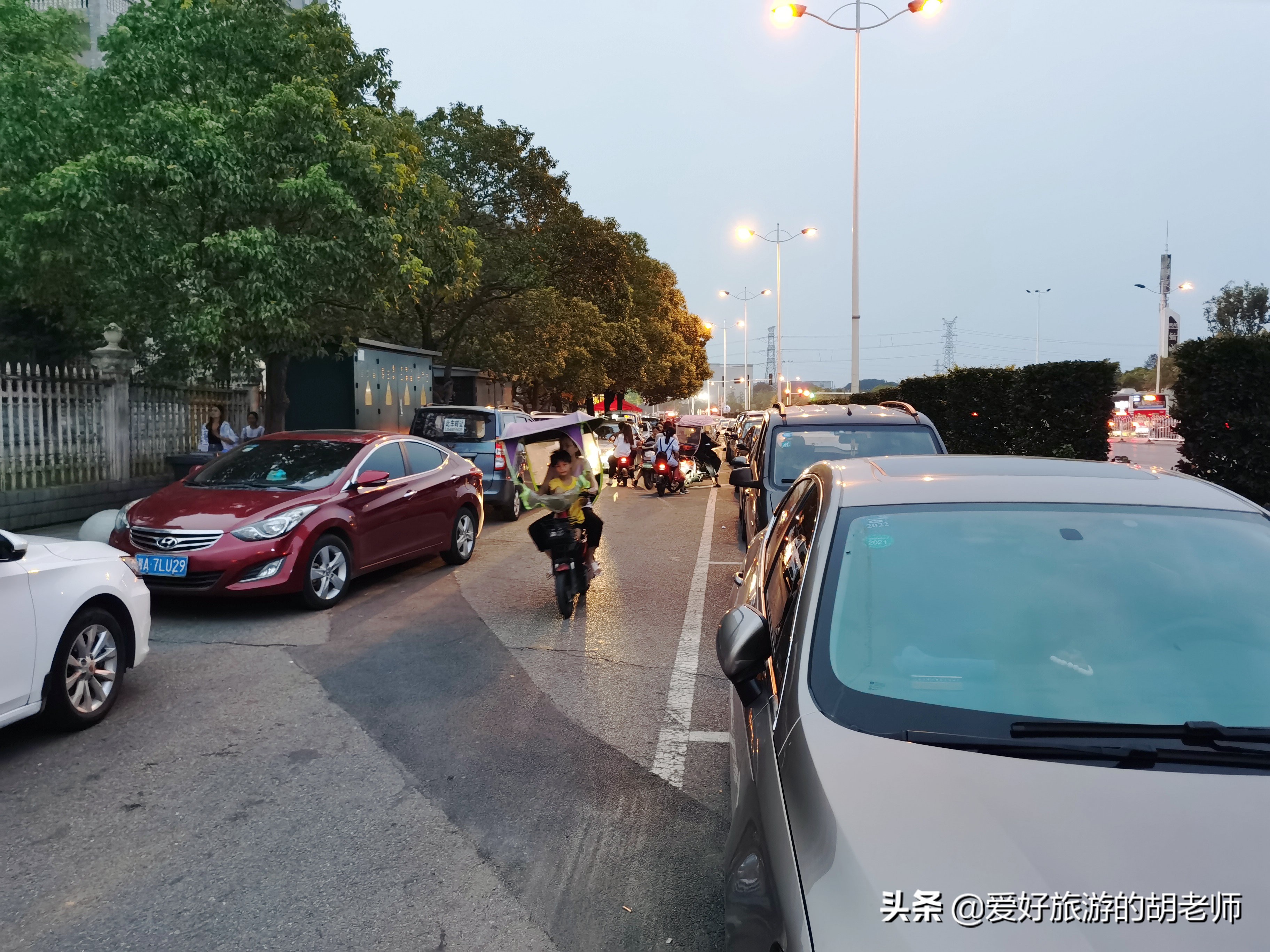 长沙的民办“湘雅医学院”,在校学生真有钱,带火了附近的经济