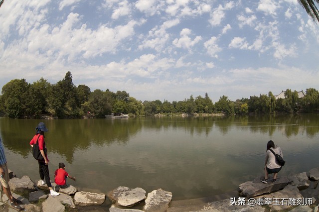 结婚三金买多少克黄金合适,结婚三金是黄金好还是白金好