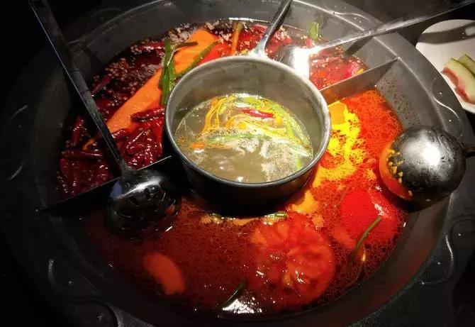 降温吃火锅是对冬天最起码的尊重,吃火锅是对冷天起码的尊重