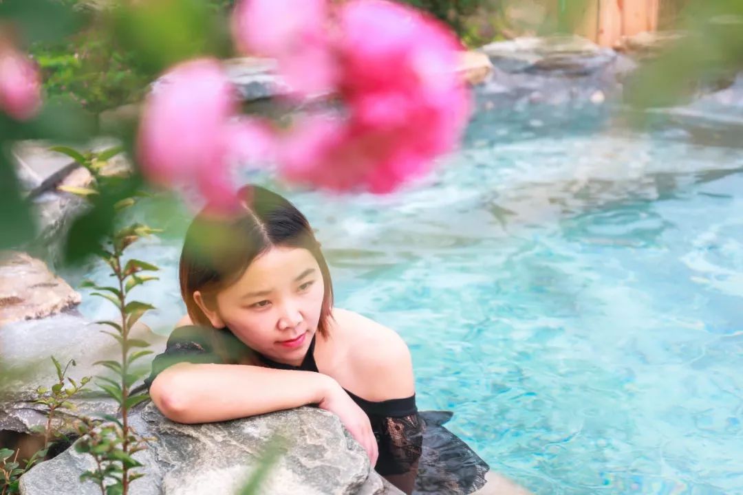 成都2天来回的温泉推荐，彩林雪景青山绿水，美成仙境