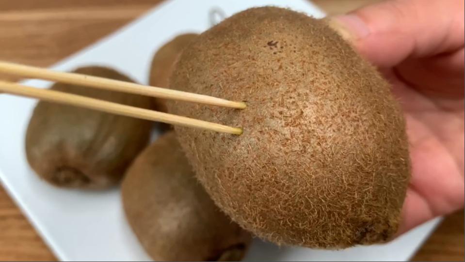 猕猴桃买回来发硬不能吃怎么办,猕猴桃买回来放软就坏怎么办