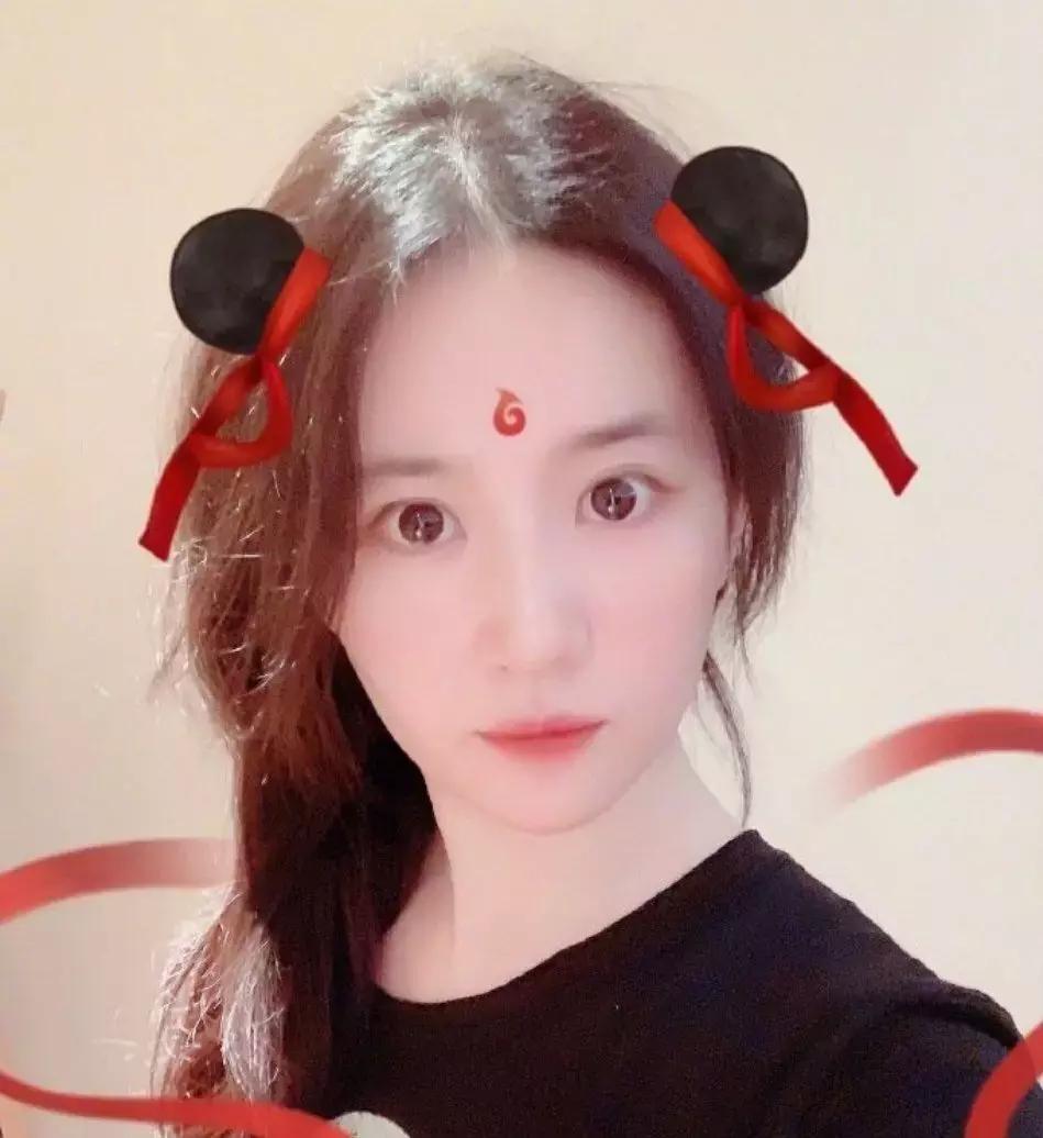 女明星全员哪吒头！杨超越可爱，IU甜美，但最出彩的还是她