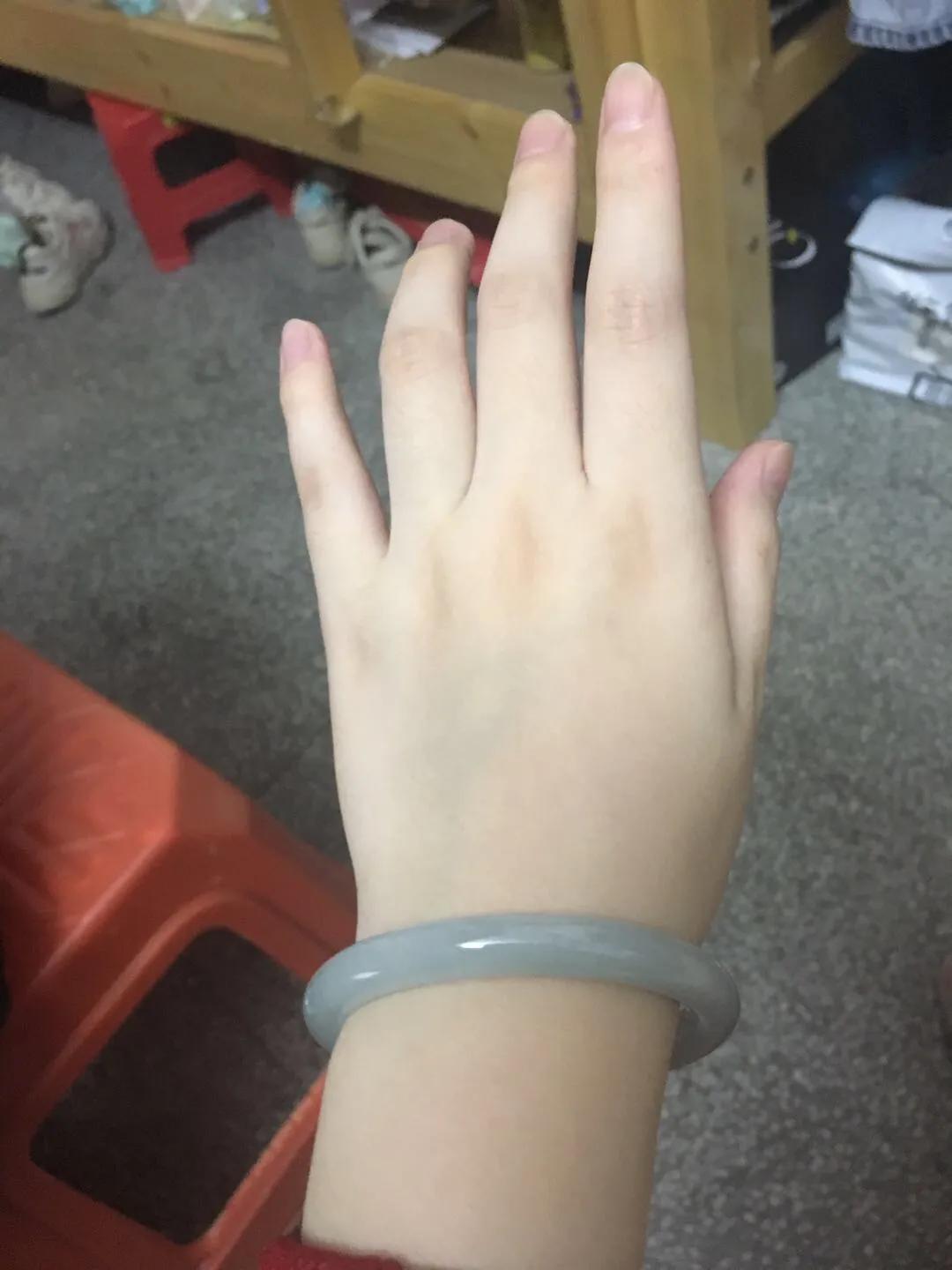 翠友想要的手镯,翠性明显的翡翠手镯的图片及价值