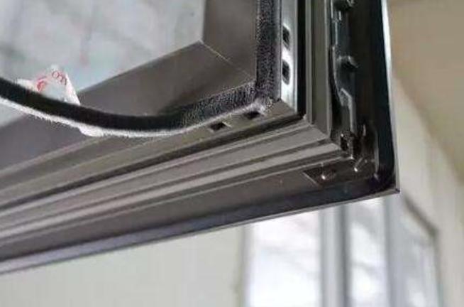 门窗选平开窗好还是推拉窗好,门窗选品牌还是选铝材品牌