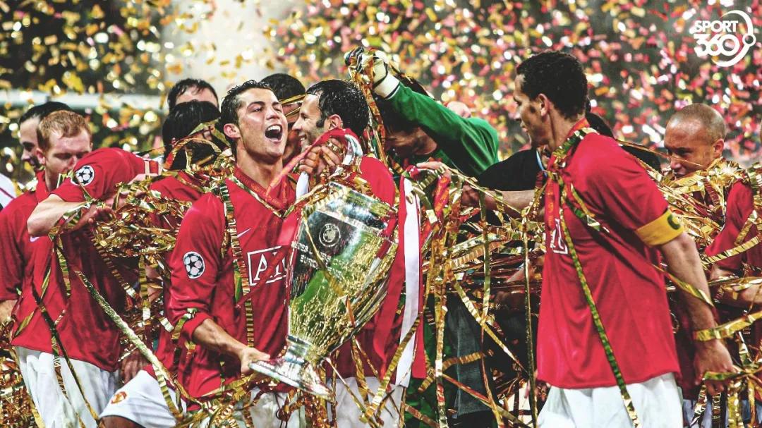 c罗加盟曼联穿哪件球衣,c罗加盟曼联拿球衣图片