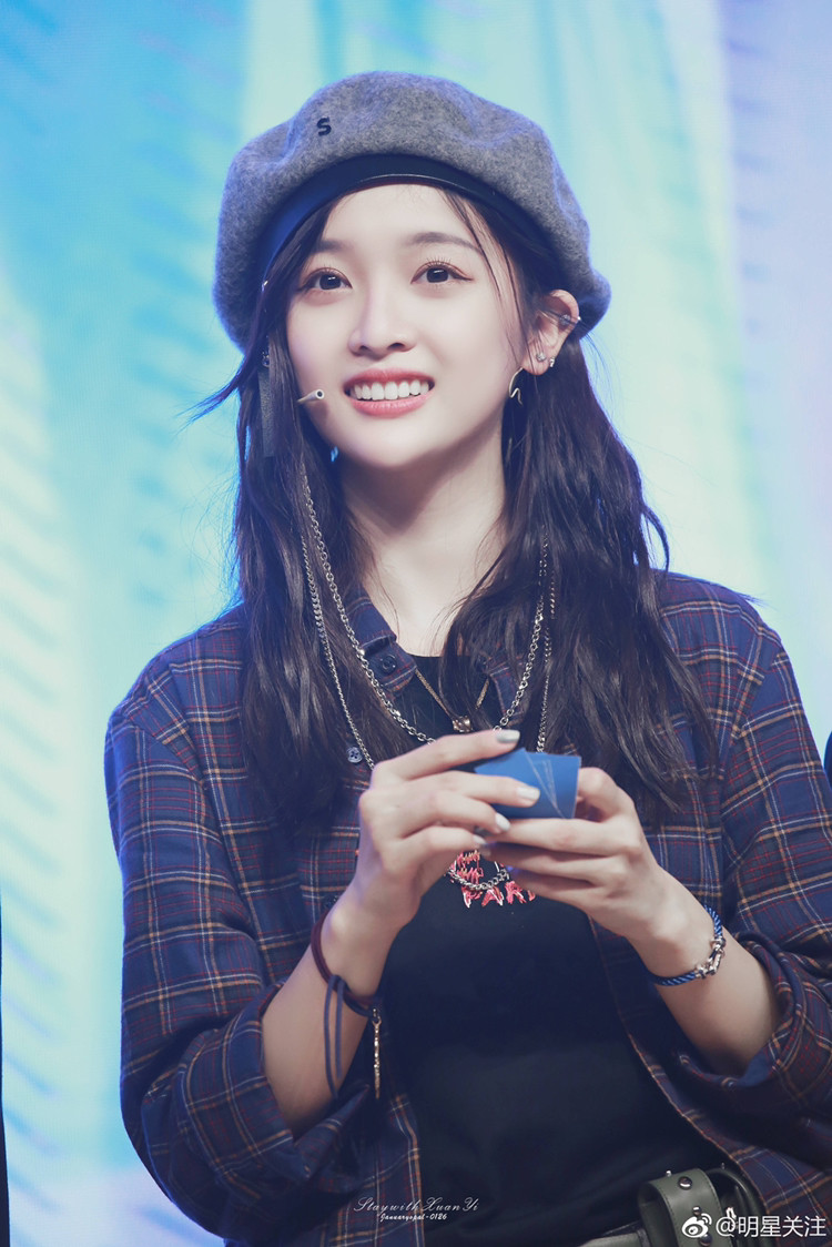 鞠婧祎、吴宣仪、迪丽热巴，你最欣赏谁的*服私**？