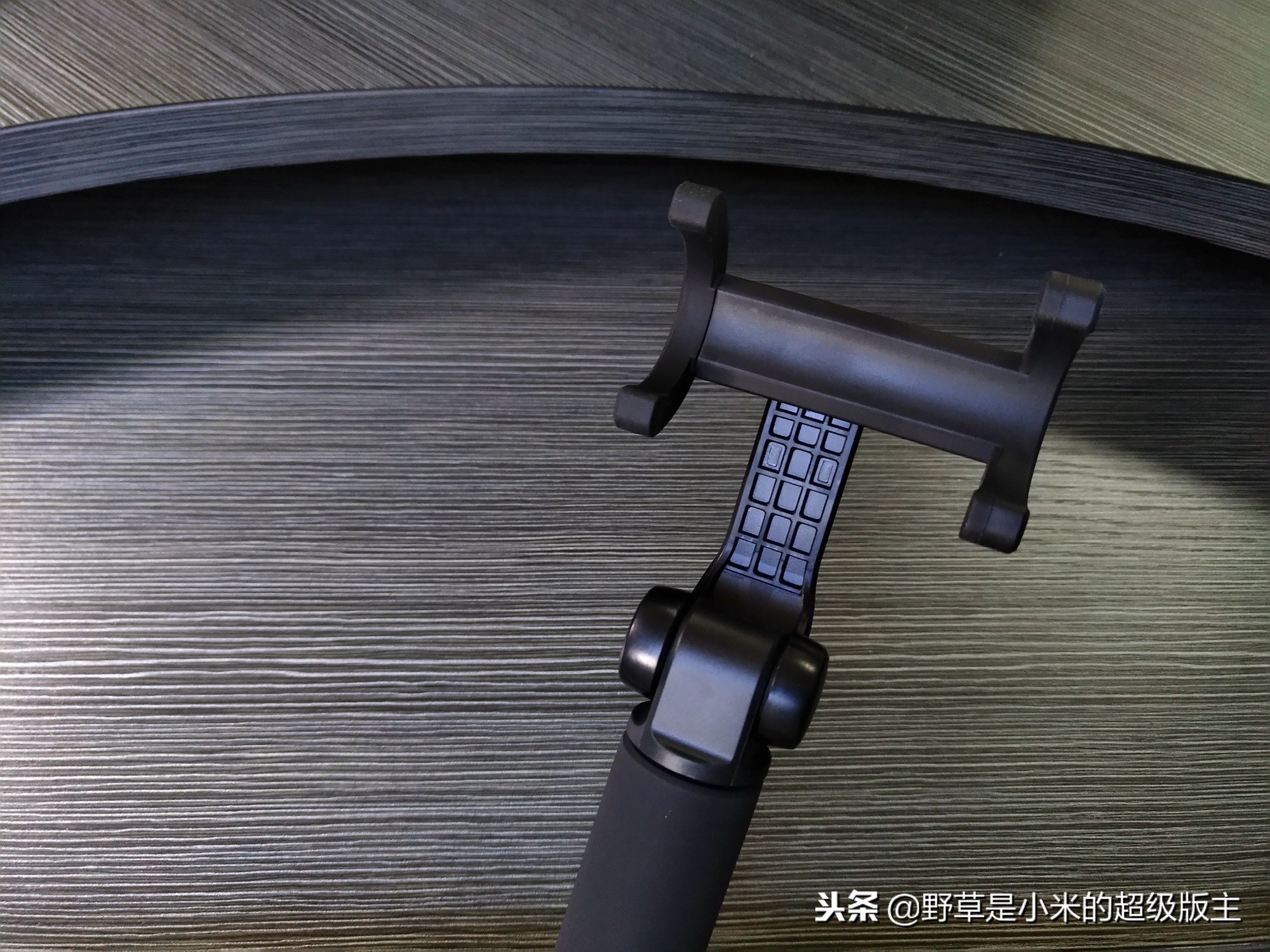 小米支架式自拍杆,89元助你轻松拍出好照片