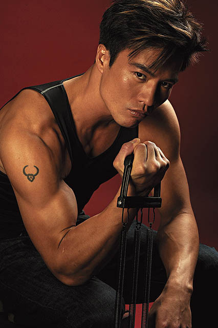 李连杰接班人，吴京不是对手，甄子丹自认打不过