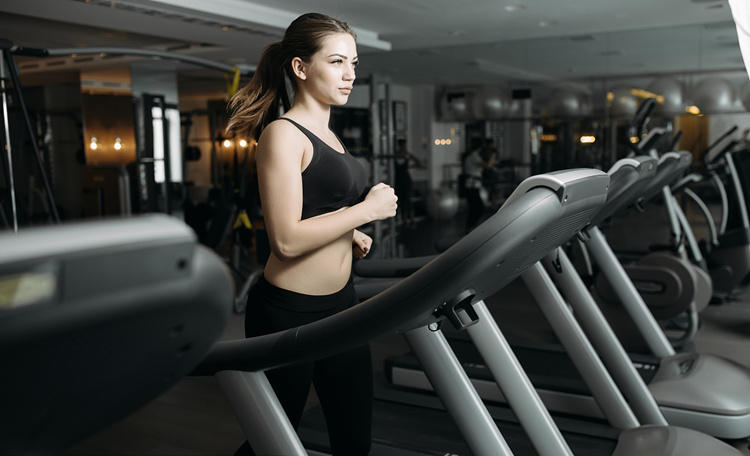 健身运动裤搭配什么鞋,健身运动裤怎么穿袜子