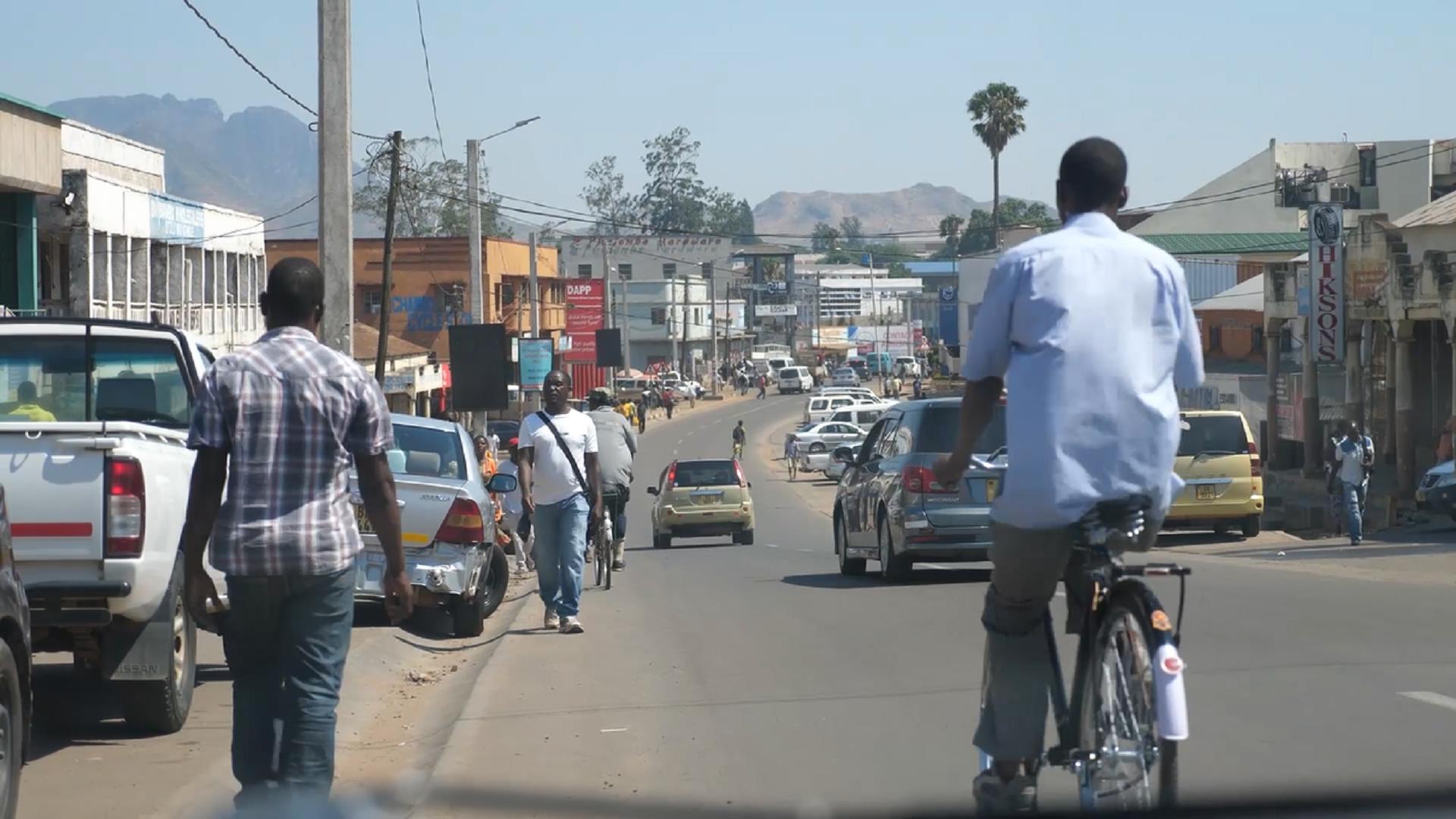 在非洲做生意一要命二求财，当它出问题，中国商人差点血本无归