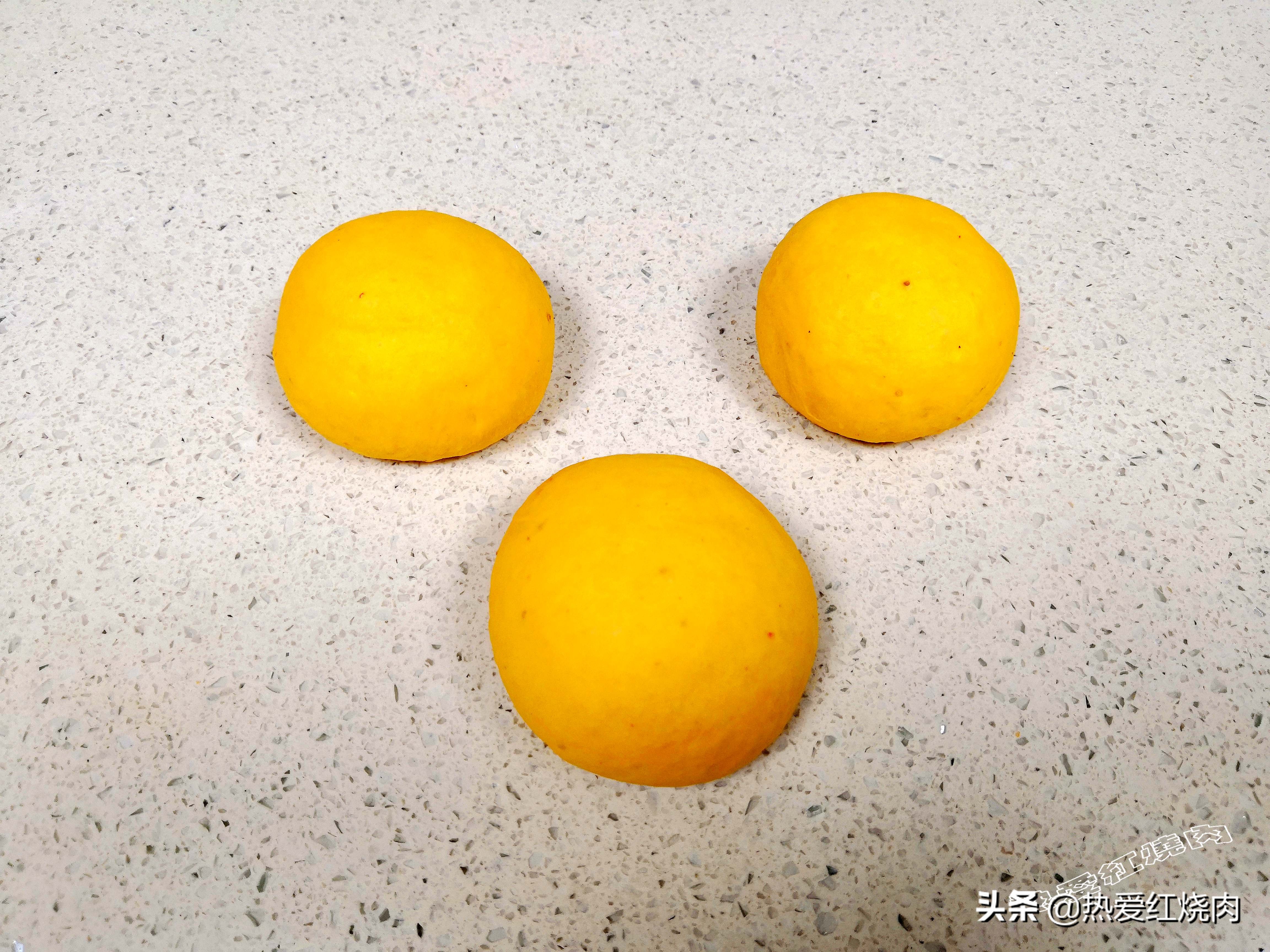 如果你做的面包总是很硬，一定试试这个做法，柔软拉丝还不用烤箱