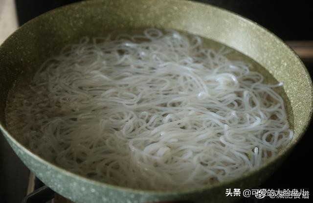 酸辣白菜魔芋丝减脂餐,酸辣魔芋丝低脂