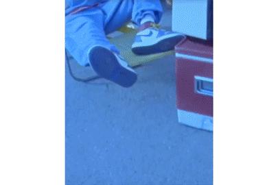 nikevs阿迪达斯篮球鞋,关于nike与adidas之间的竞争视频