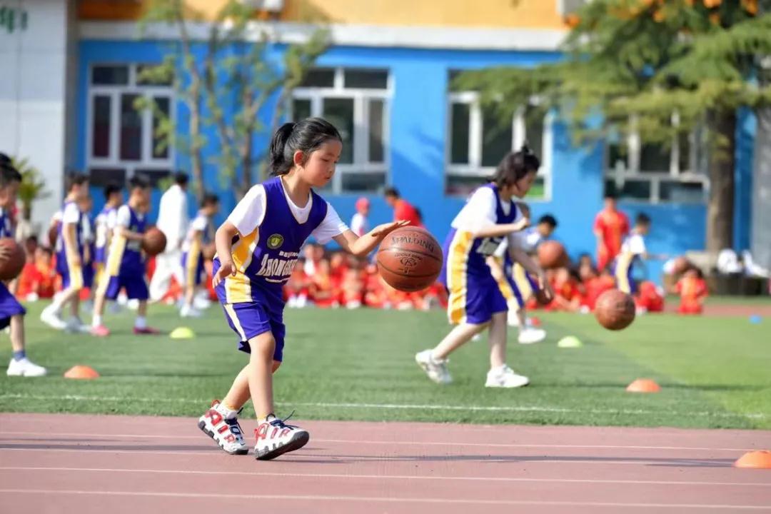 一百多人体育节开场,体育1000人活动