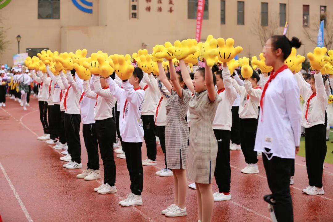 【“七个一”先锋在行动】呼和浩特市足球协会“万达分校足球基地”挂牌仪式在南门外小学万达分校举行