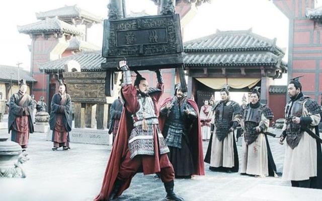 秦武王嬴荡被鼎砸死的视频,秦武王举鼎被砸死视频