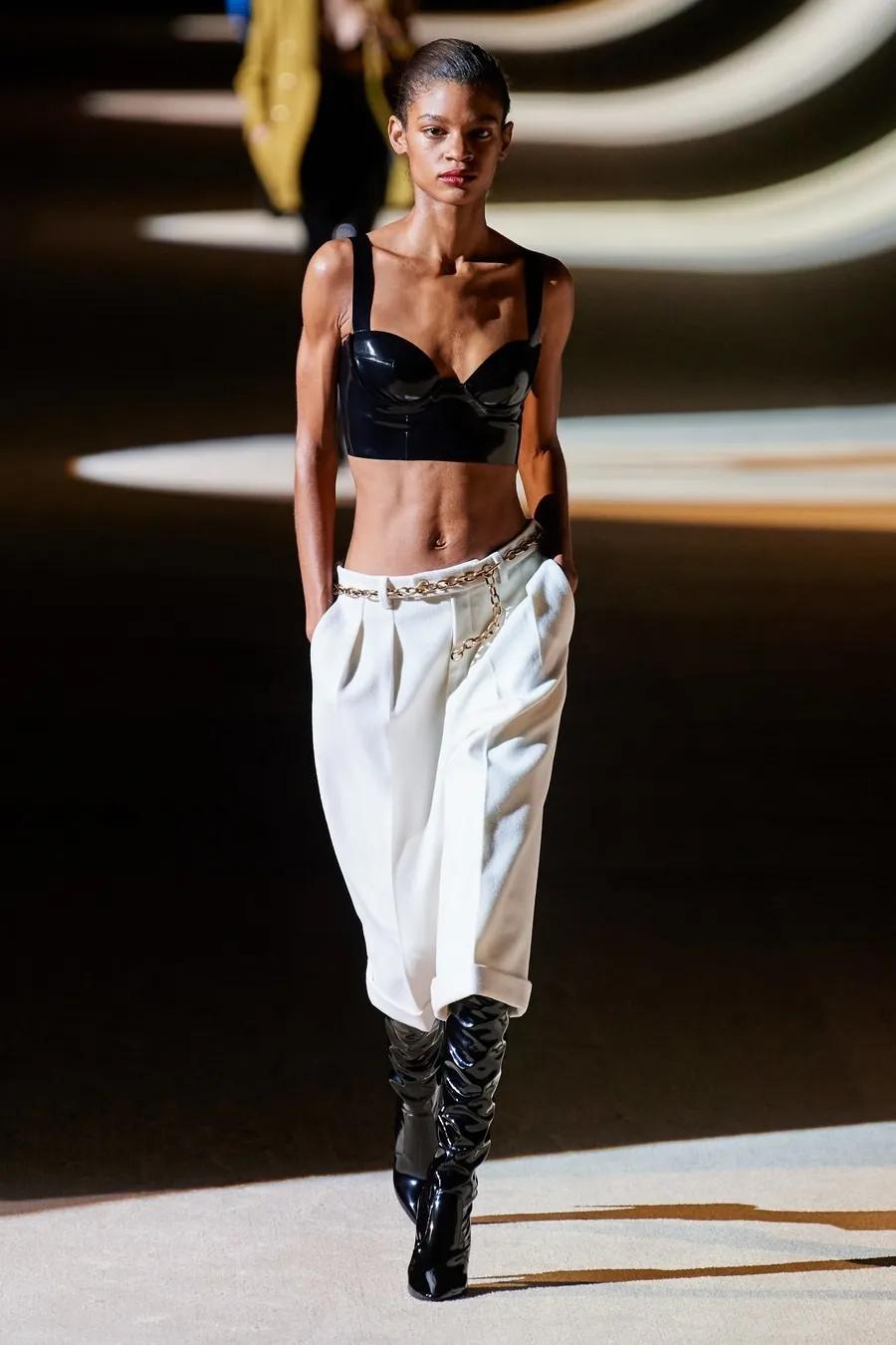 2022巴黎时装周秋冬大衣,2020秋冬巴黎时装周