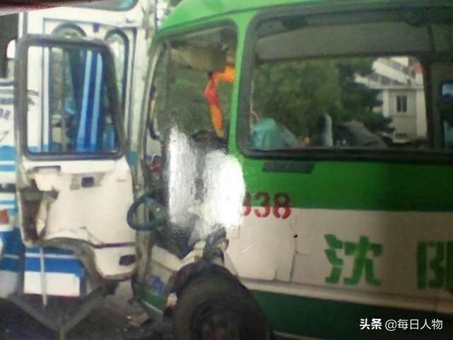 车祸致八乘客轻伤未付费，女公交司机寻15年赔偿，现已找到7位