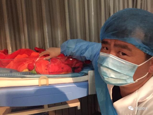 唐山援藏医疗队：一台产床上的剖宫产手术托起了藏族母女的生命