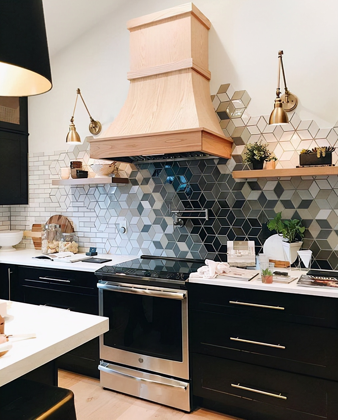 两种纯色六角砖效果图,无缝地砖叫什么砖好看点