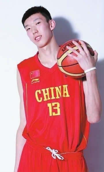 周琦为什么世界杯状态低迷,周琦和足球